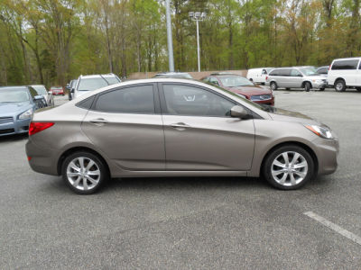 2012 Hyundai Accent  GLS