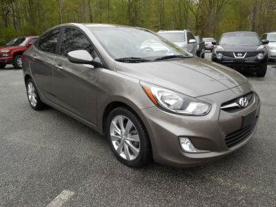 2012 Hyundai Accent  GLS