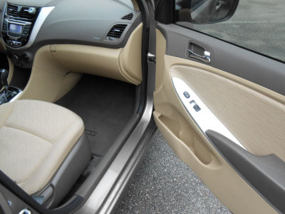 2012 Hyundai Accent  GLS