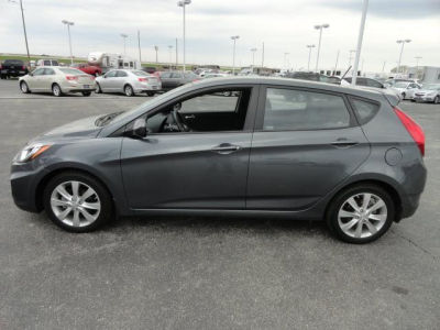 2012 Hyundai Accent  SE