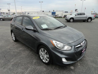 2012 Hyundai Accent  SE