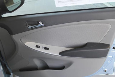 2012 Hyundai Accent SE