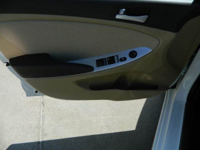 2012 Hyundai Accent  GLS