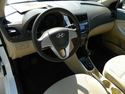 2012 Hyundai Accent  GLS