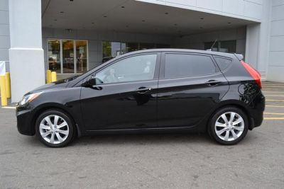 2012 Hyundai Accent  SE