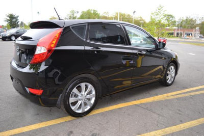 2012 Hyundai Accent  SE
