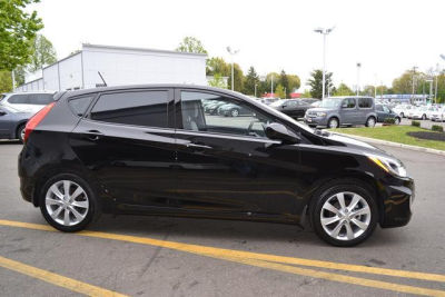 2012 Hyundai Accent  SE