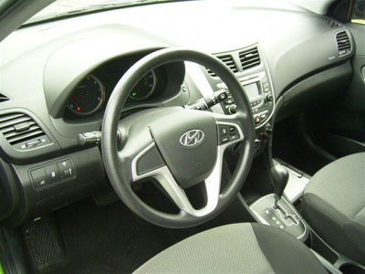 2012 Hyundai Accent GS