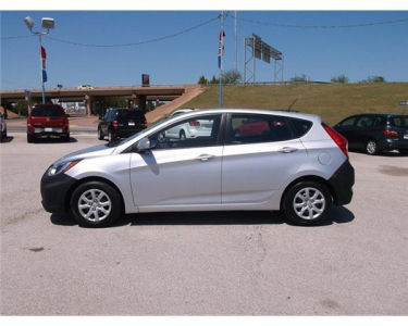 2012 Hyundai Accent  SE