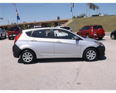 2012 Hyundai Accent  SE