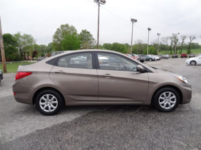 2012 Hyundai Accent GLS