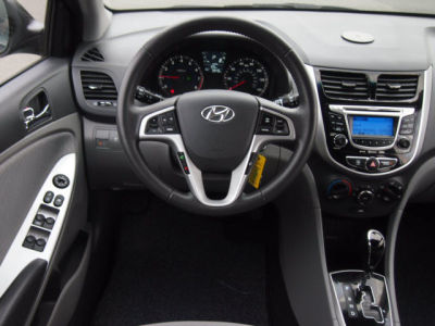 2012 Hyundai Accent  SE