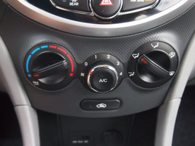 2012 Hyundai Accent  SE