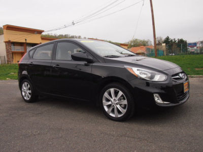 2012 Hyundai Accent  SE