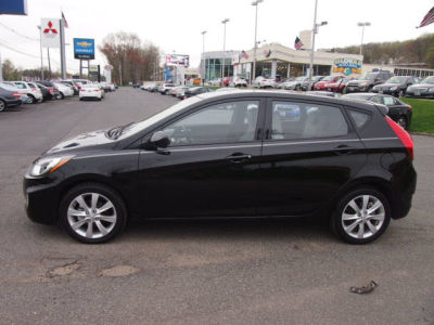 2012 Hyundai Accent  SE