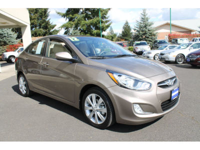 2012 Hyundai Accent  GLS