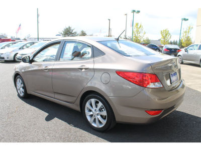 2012 Hyundai Accent  GLS