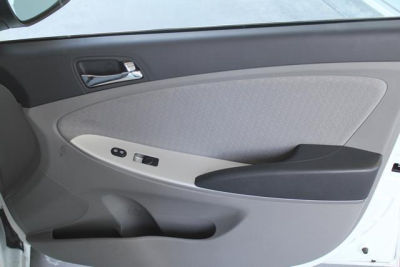 2012 Hyundai Accent  SE