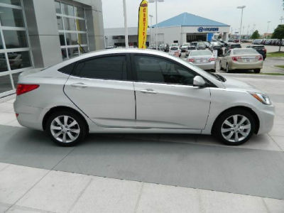 2012 Hyundai Accent  GLS