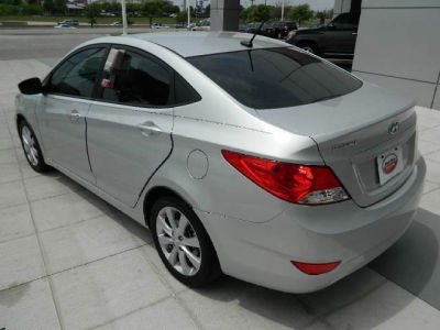 2012 Hyundai Accent  GLS