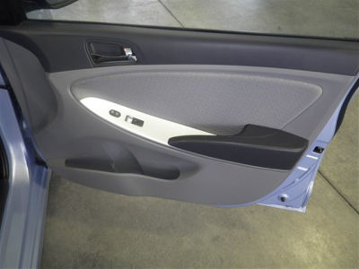 2012 Hyundai Accent  SE