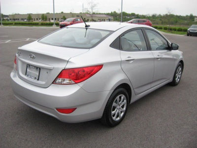 2012 Hyundai Accent GLS