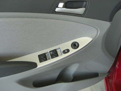 2012 Hyundai Accent  GLS