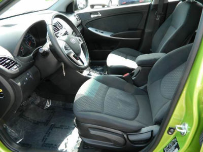 2012 Hyundai Accent  SE