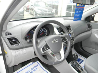 2012 Hyundai Accent  SE