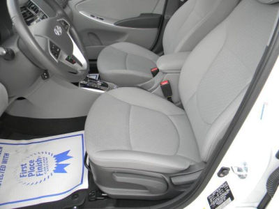 2012 Hyundai Accent  SE