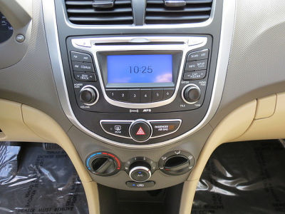 2012 Hyundai Accent  GLS