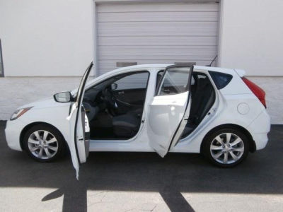 2012 Hyundai Accent SE