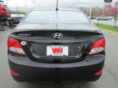 2012 Hyundai Accent GLS