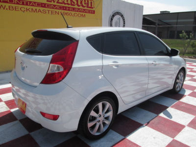 2012 Hyundai Accent  SE