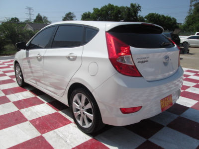 2012 Hyundai Accent  SE