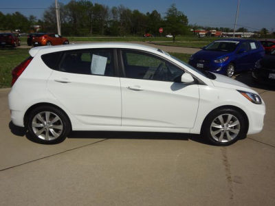 2012 Hyundai Accent  SE