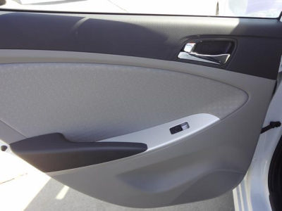 2012 Hyundai Accent  SE