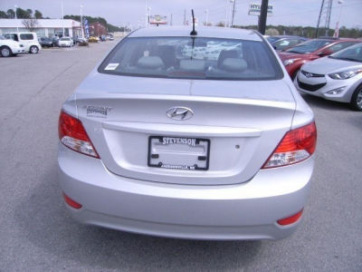 2013 Hyundai Accent GLS