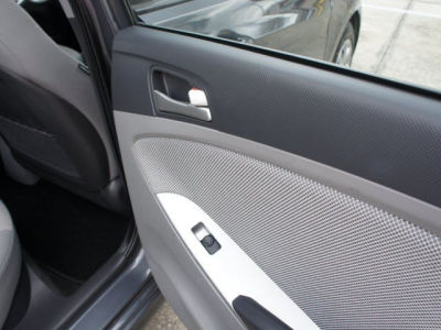 2012 Hyundai Accent  GLS