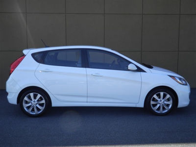 2012 Hyundai Accent  SE