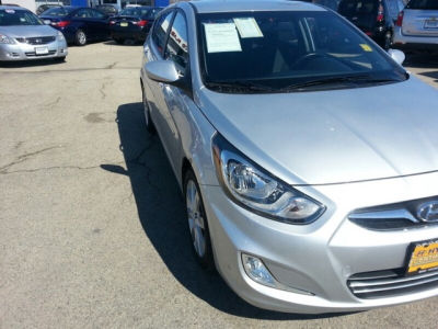 2012 Hyundai Accent SE