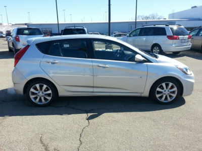2012 Hyundai Accent SE