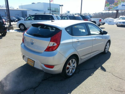 2012 Hyundai Accent SE