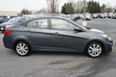 2012 Hyundai Accent GLS