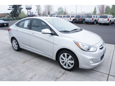 2012 Hyundai Accent  GLS