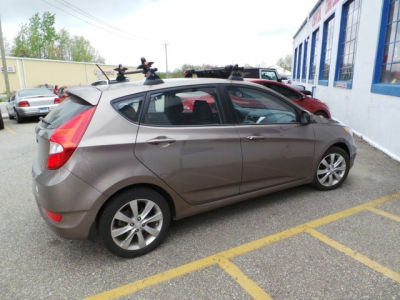 2012 Hyundai Accent  SE