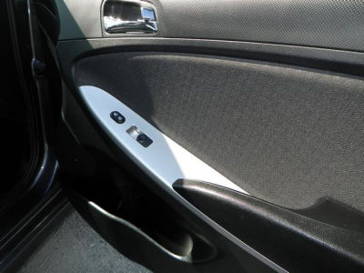 2012 Hyundai Accent SE