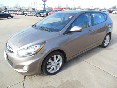 2012 Hyundai Accent  SE