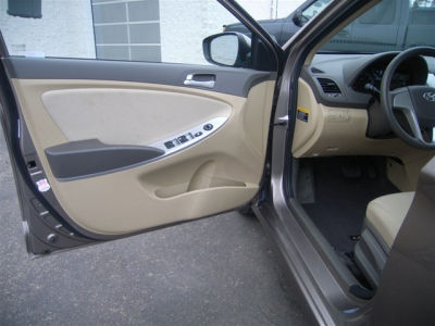 2012 Hyundai Accent  GLS
