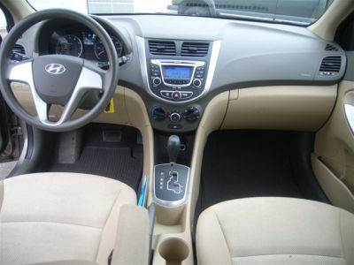 2012 Hyundai Accent  GLS